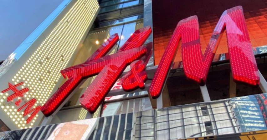 H&M controversial ad withdrawal
