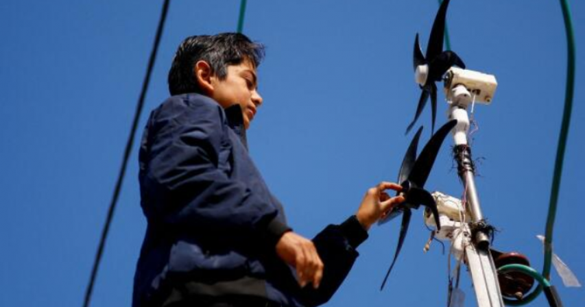 Gaza's Newton: Teen Creates Light