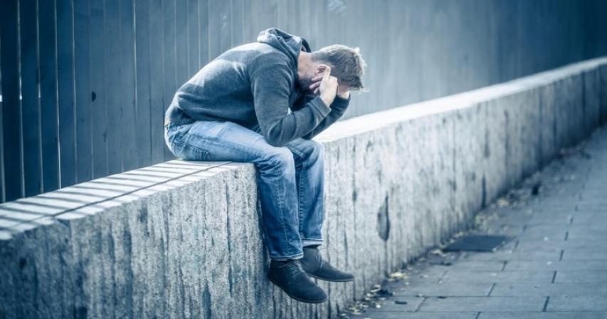 uae-high-costs-drive-youth-to-self-help
