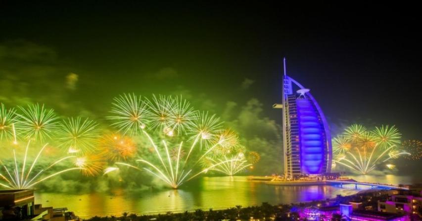 new-year-eve-2024-in-uae-17-places-to-watch-fireworks-in-abu-dhabi-dubai
