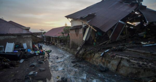  Indonesia's death toll rises to 67 from floods, 20 still