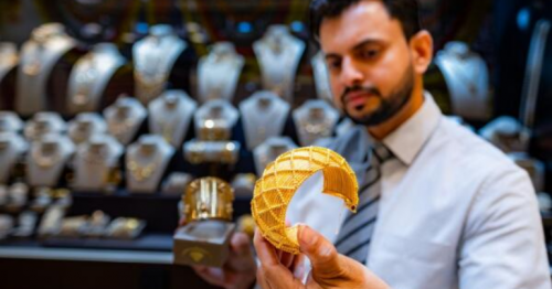 Gold prices drop over Dh1 per gram in early trade
