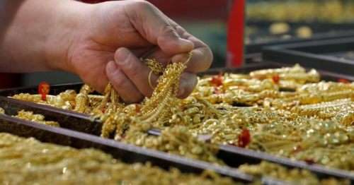 Gold prices rise on first trading day of the week