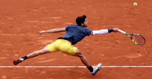 Alcaraz books Tsitsipas rematch as Swiatek races into