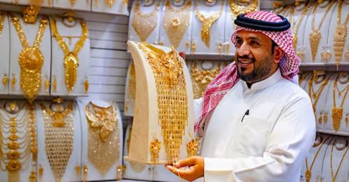 Gold prices slip in Dubai in early trade; 21K drops below